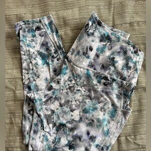 Lululemon Align HR crop 23” Leggings with pockets  Size 14 
Kaleidfloral